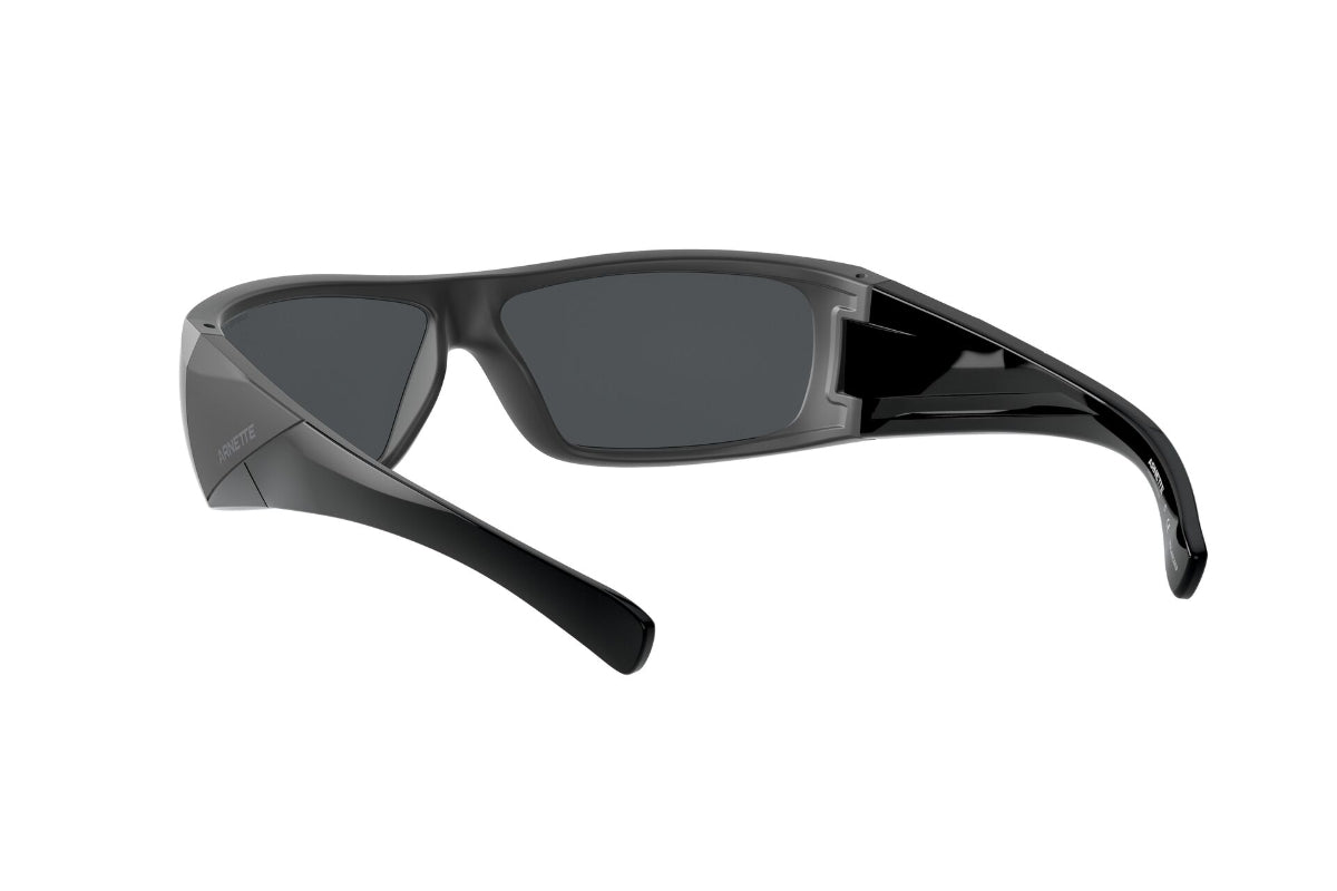 Lentes de Sol Matte Black Polarizado Arnette Sustentable