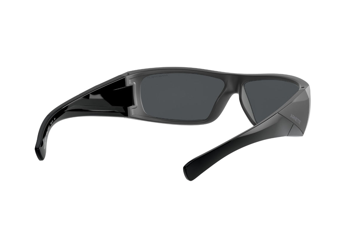 Lentes de Sol Matte Black Polarizado Arnette Sustentable